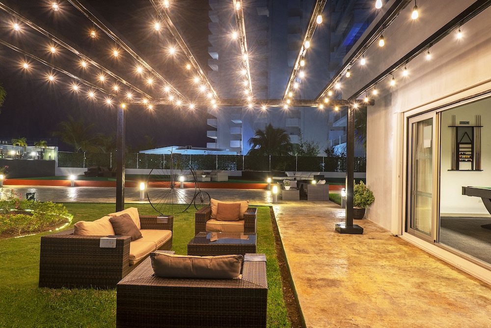 Suites Malecon Cancun 48/70