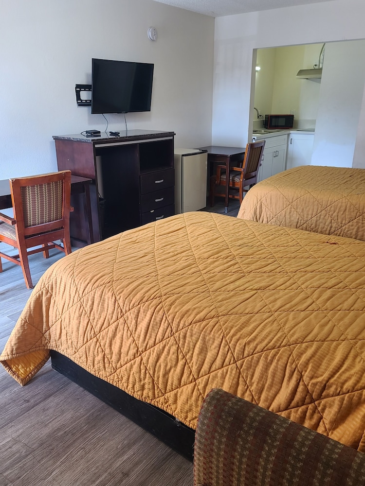 Relax Inn and Suites 18/30