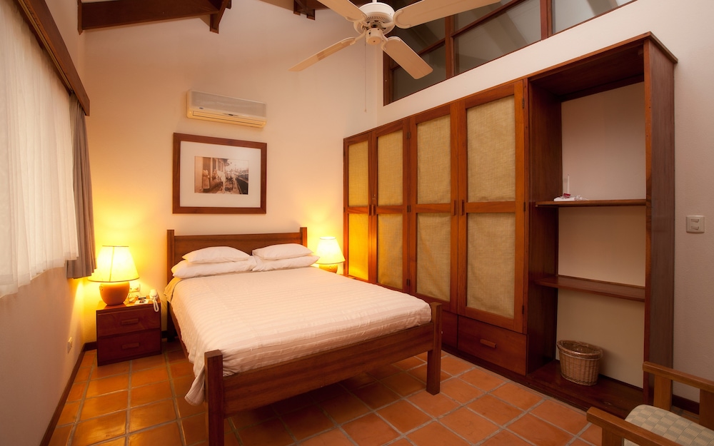 Hotel Capitan Suizo 18/75