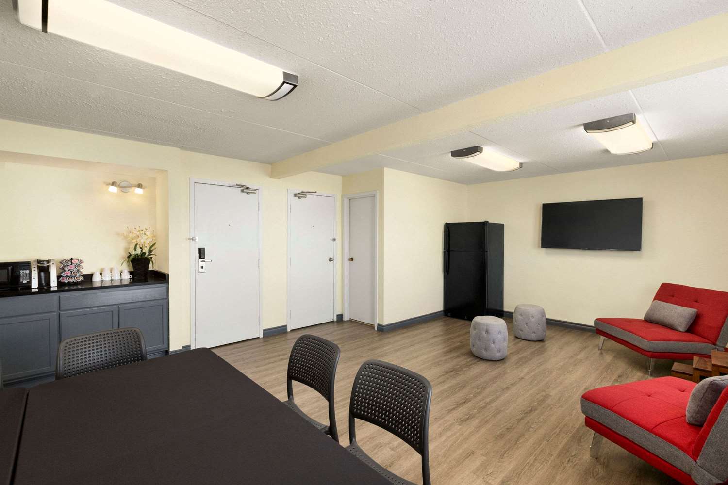 Travelodge by Wyndham Edmonton West 34/53
