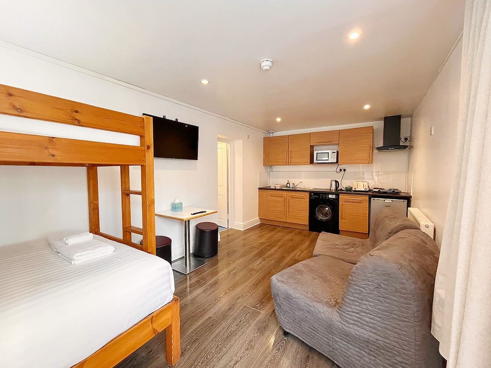 Reef Island Lodge 10/50