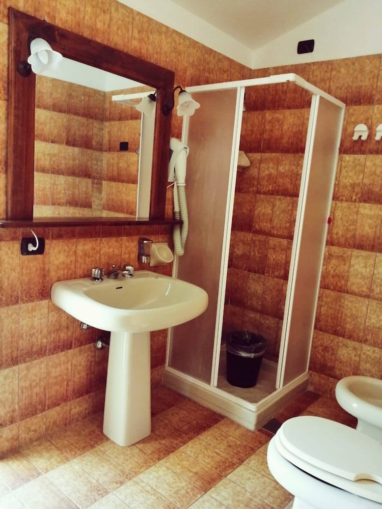 Club Malaspina Hotel and Resort 51/54