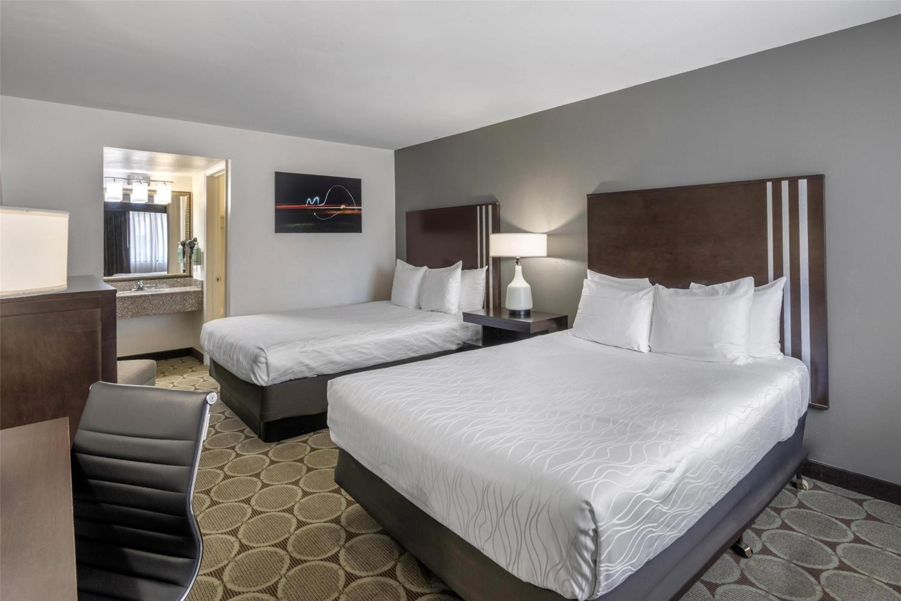 غرفة بسرير كينج وسريرين كوين، Best Western Pahrump Oasis 9/10