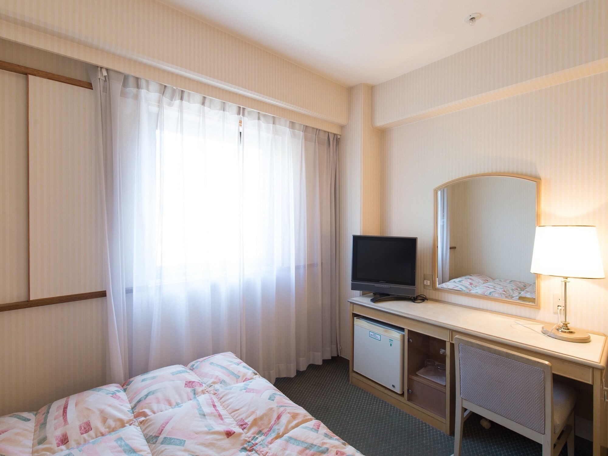 SEMI ROOM, SEMI DOUBLE BED