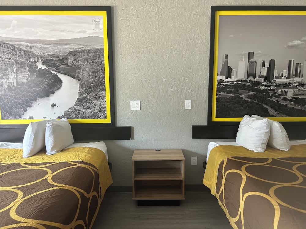 غرفة بسريرين مزدوجين، Super 8 by Wyndham Houston/Brookhollow NW 4/8