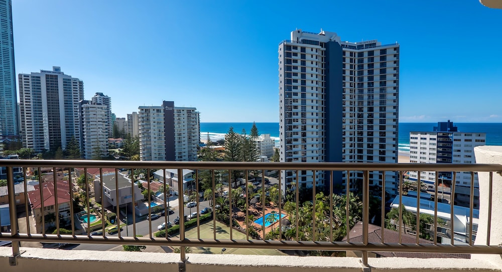 ARISTOCRAT APARTMENTS. 30/50