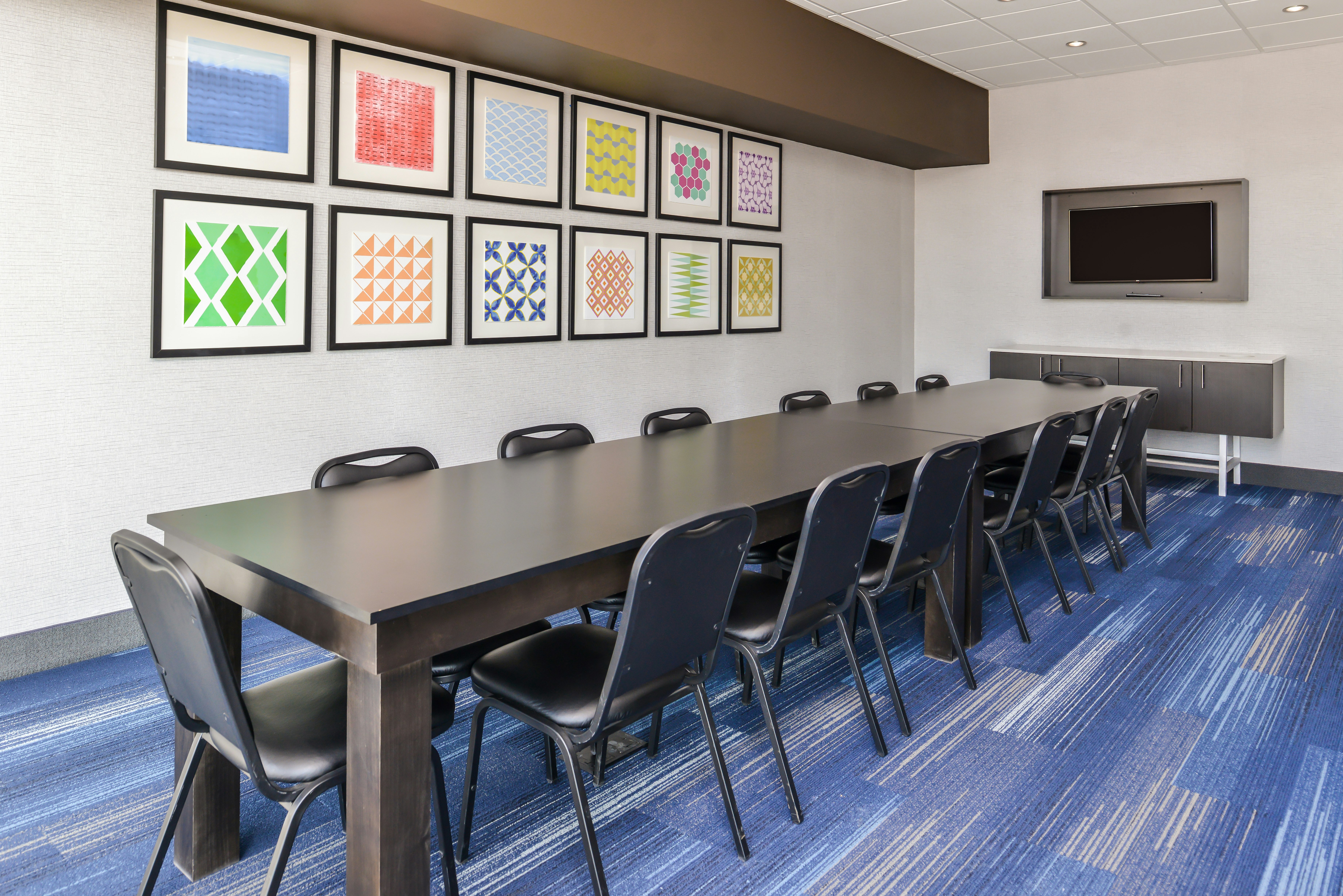HOLIDAY INN EXPRESS & SUITES KANSAS CITY - LEE'S SUMMIT 26/30
