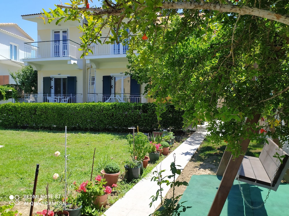 Elena's Garden 30/41