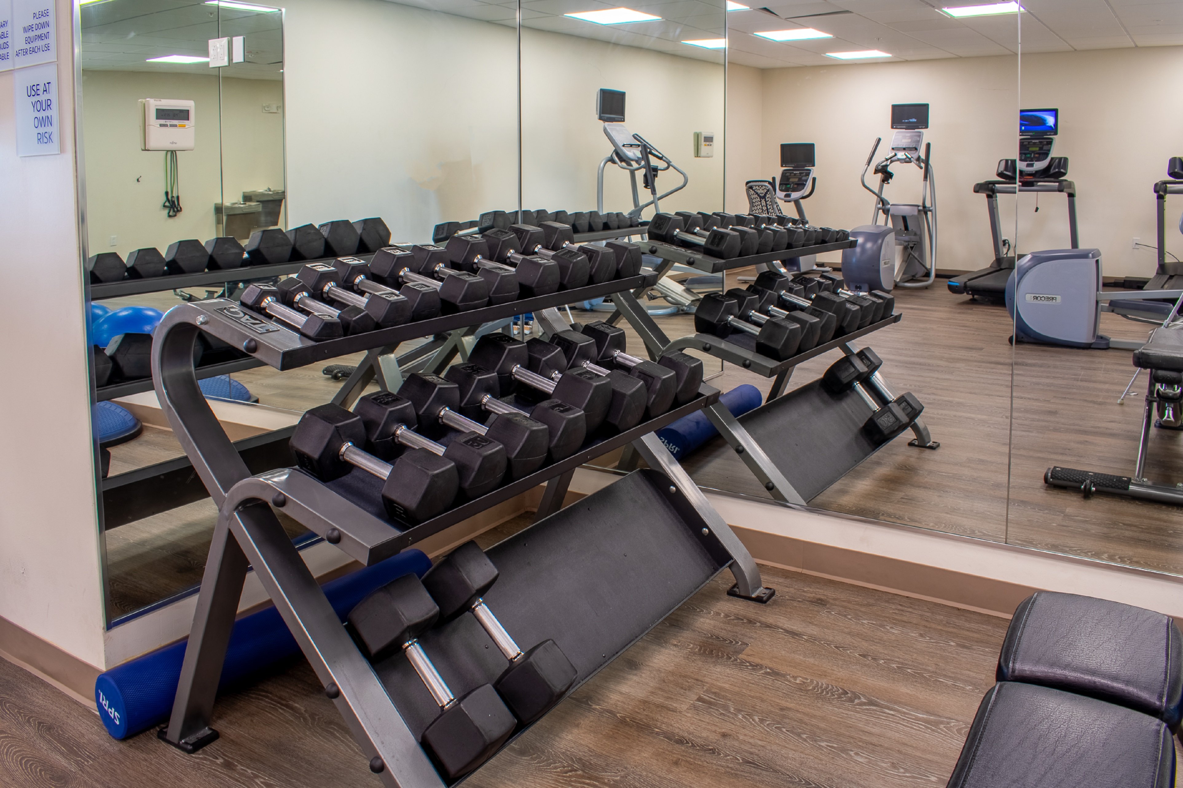 Holiday Inn Express & Suites Yorkville 24/38
