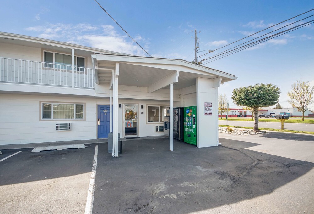 Motel6 Burlington, WA 37/45