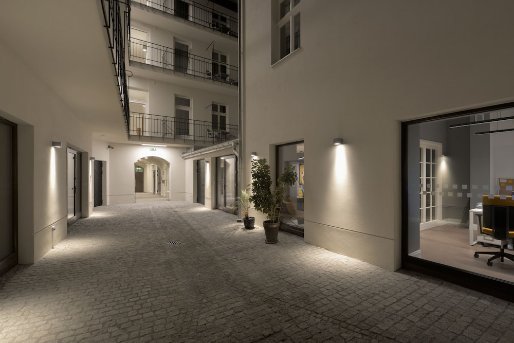 Stradonia Serviced Apartments 67/76
