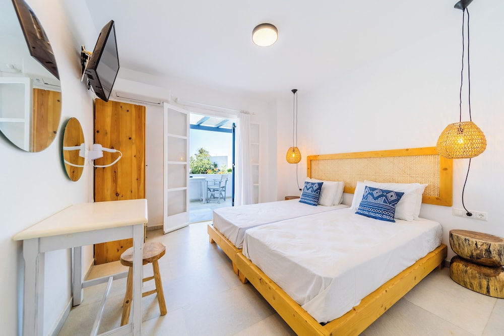 CLASSIC, TWIN BEDS, BALCONY