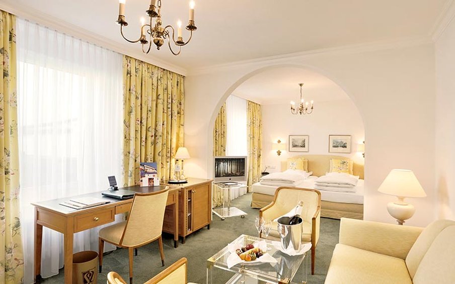 Bayerischer Hof 18/23