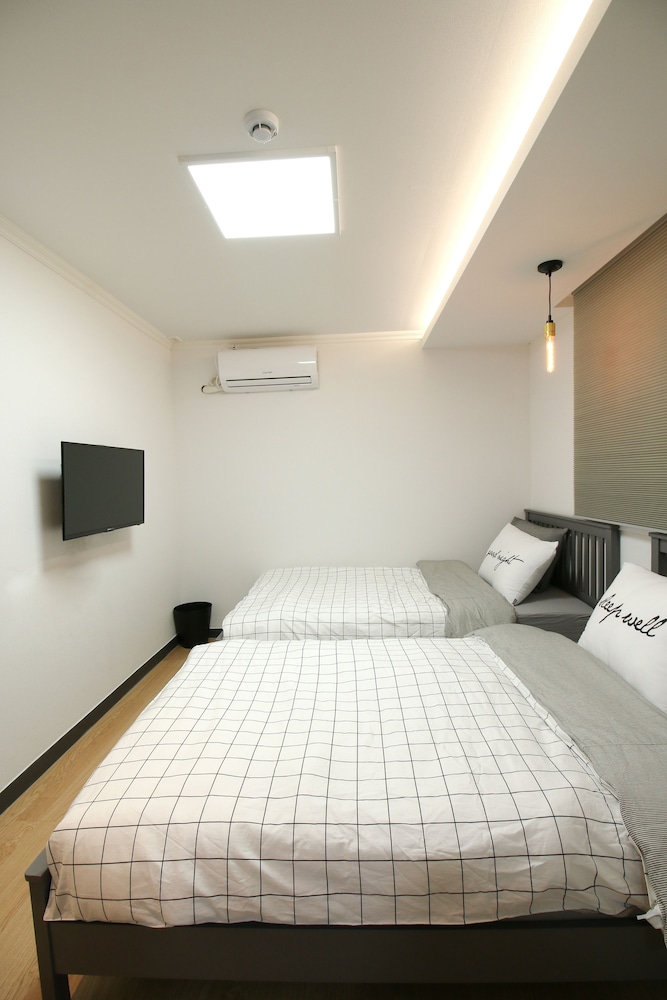 Heima Guesthouse Hongdae 8/26