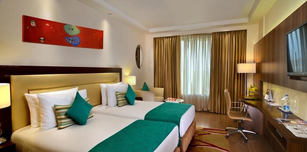 GOLDEN TULIP LUCKNOW 7/39