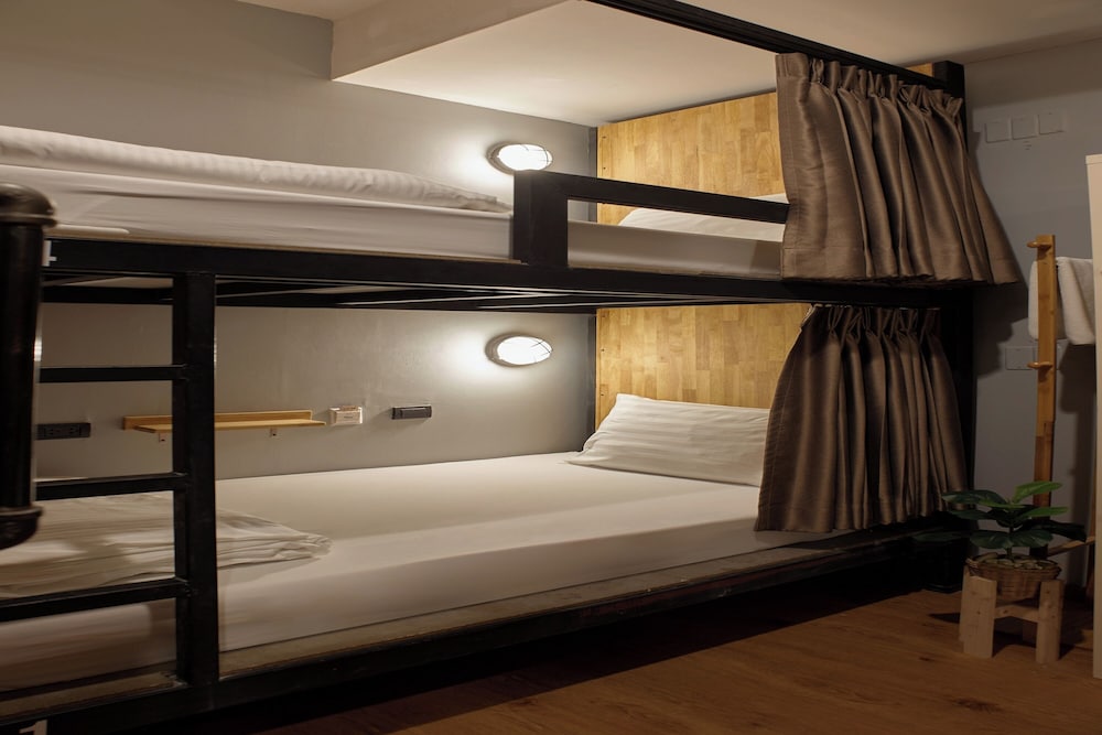 FEMALE DORM, FEMALE ONLY, PREMIUM