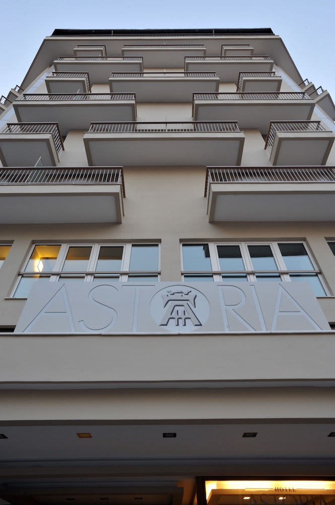 Astoria 2/72