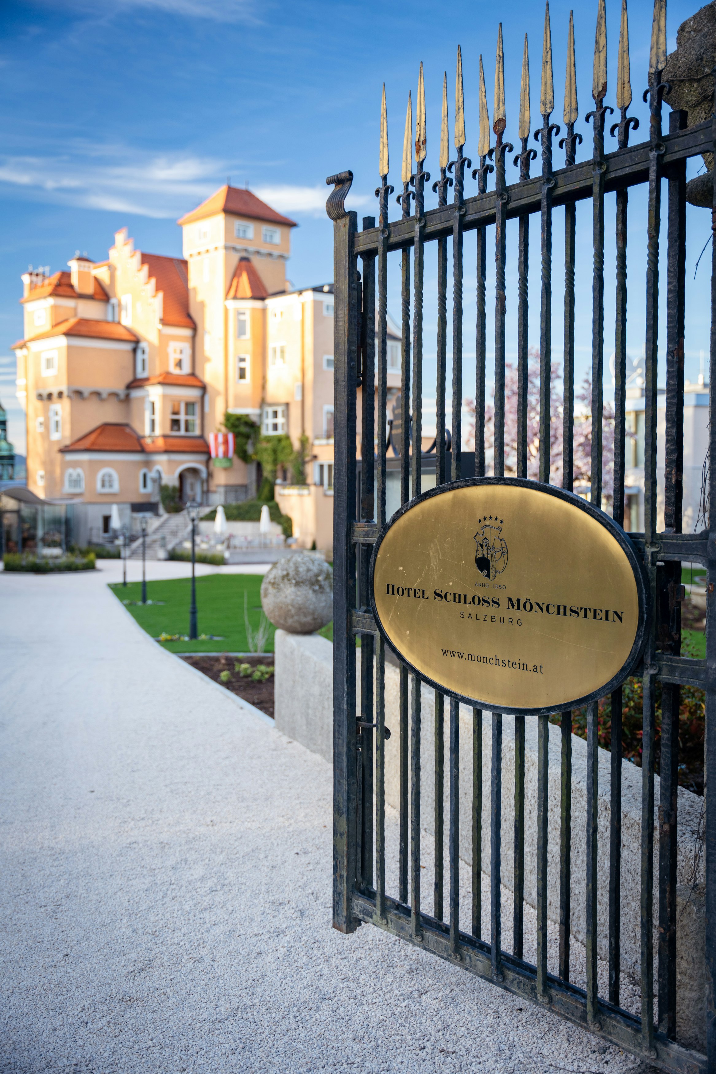 Schloss Monchstein Hotel 80/84