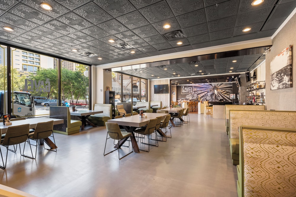 Riverwalk Plaza Hotel 34/50