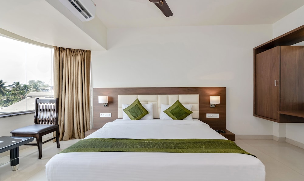 STANDARD, QUEEN BED