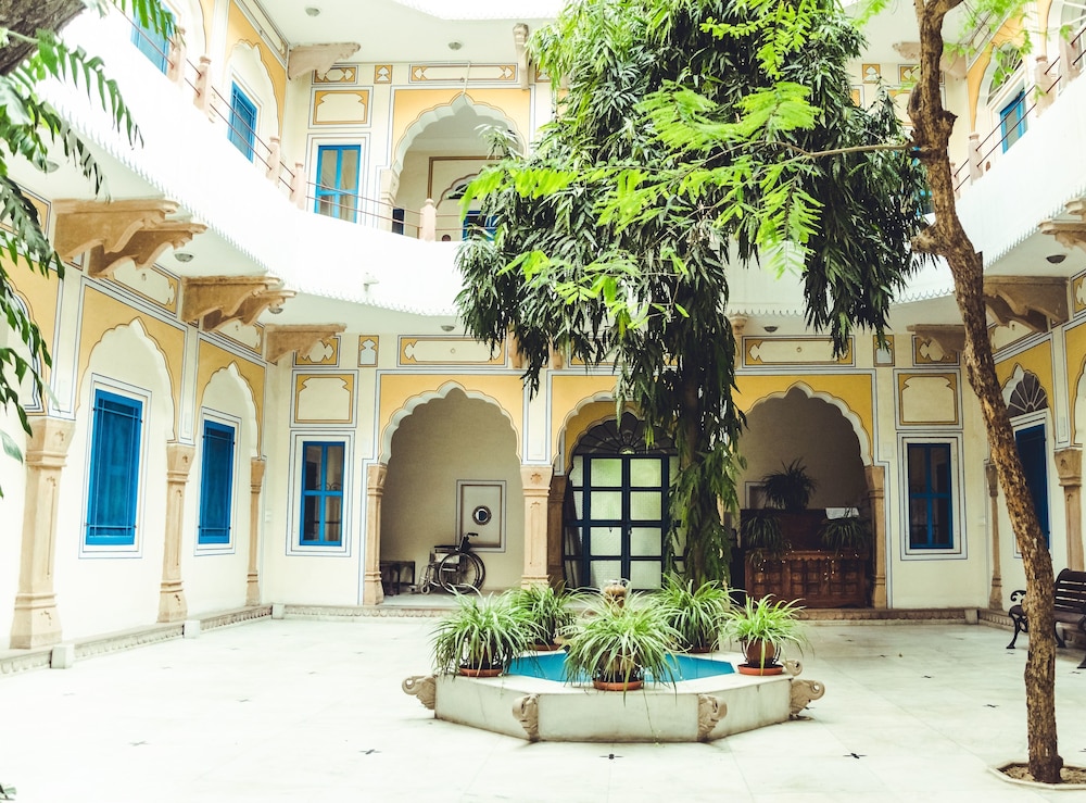 Hotel Diggi Palace 8/40