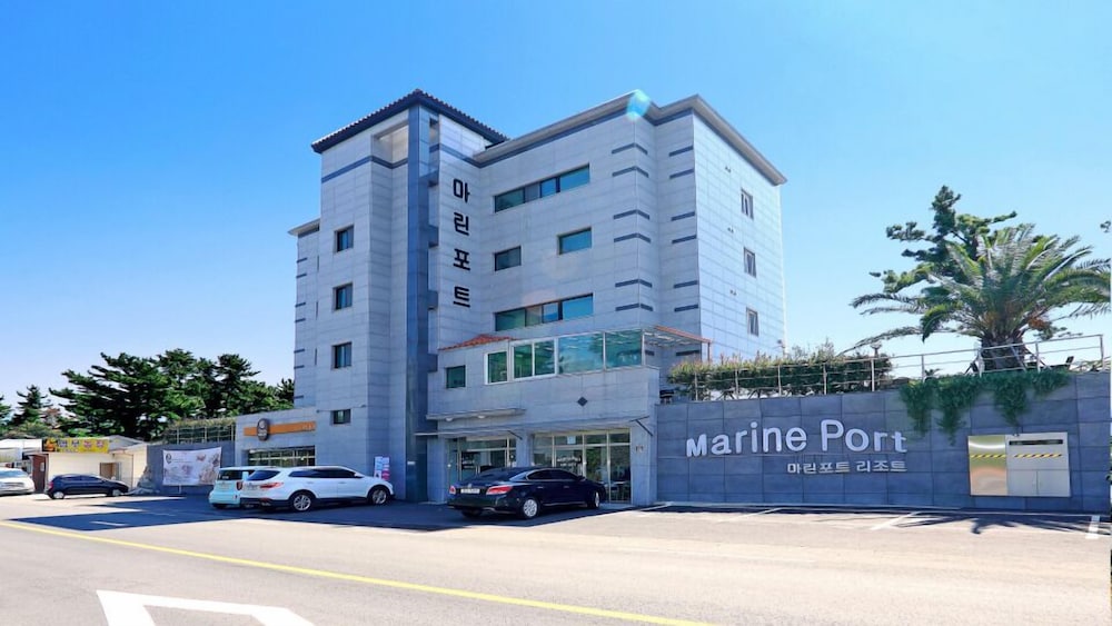 Marine Port Resort 24/32