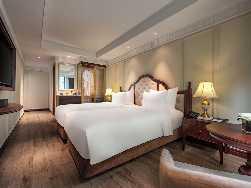 COLONIAL, PREMIUM, TWIN BEDS, STREET VIEW