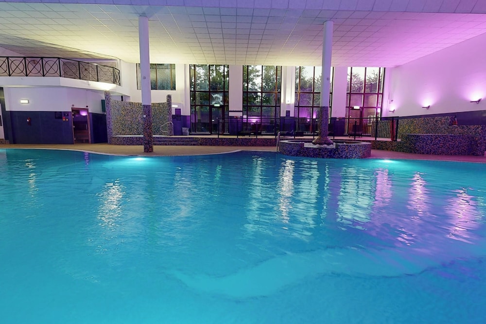 Village Leeds North Hotel Leisure Club 2/70