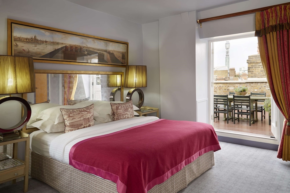 THE MANDEVILLE HOTEL 18/62