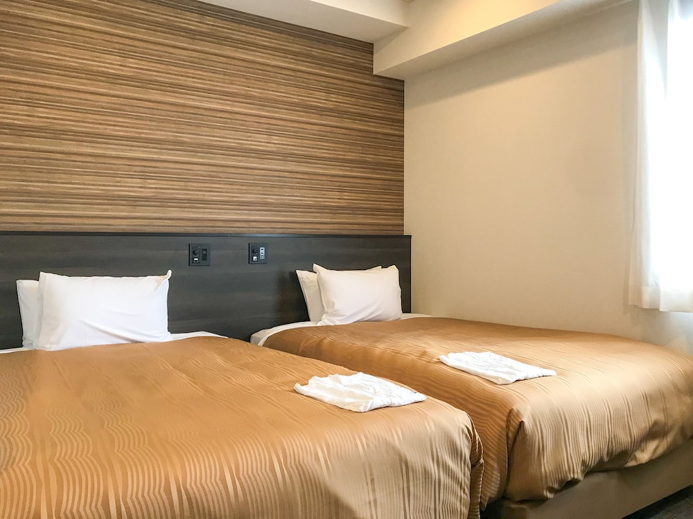 ROOM, TWIN BEDS, SMOKING