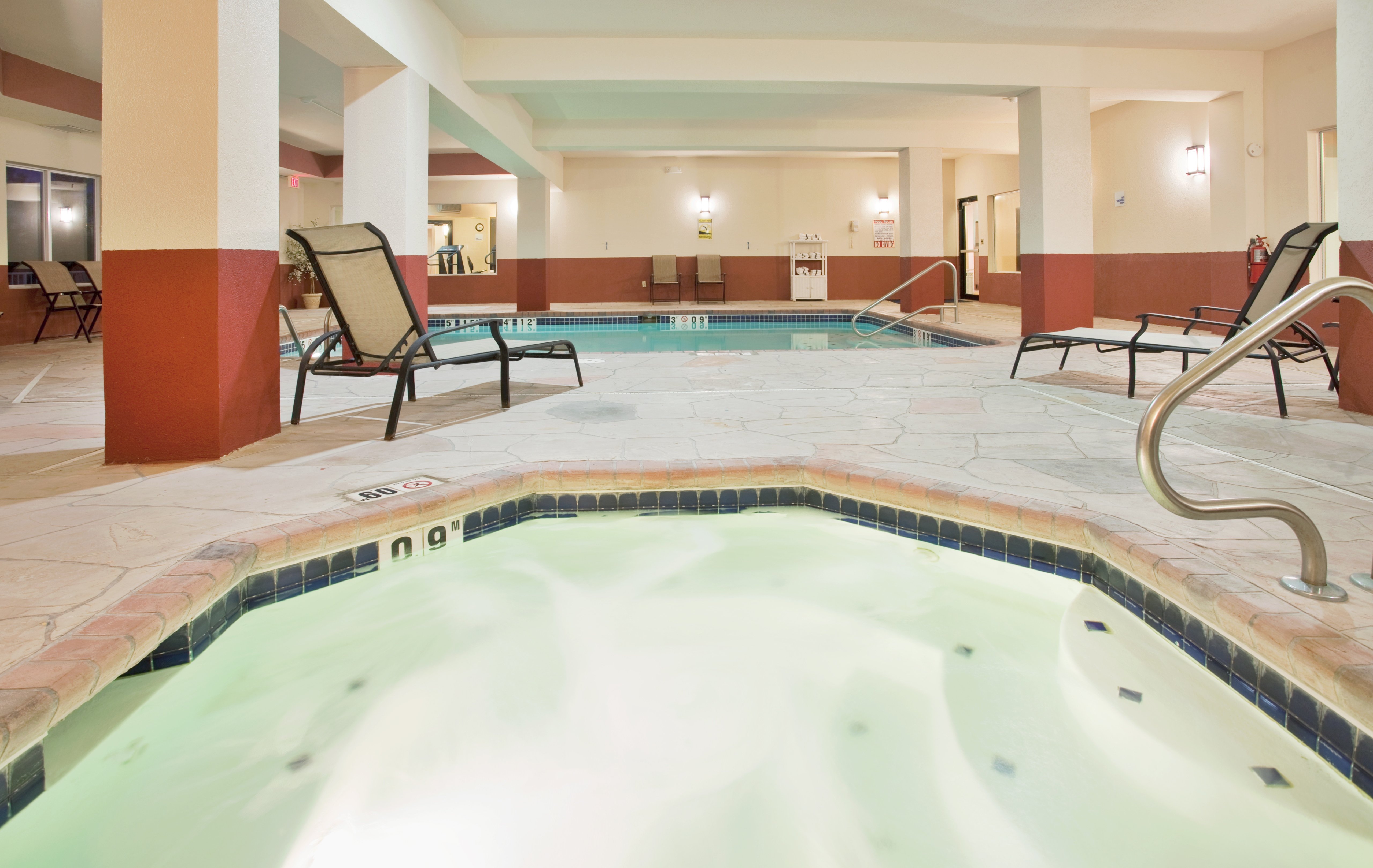 Holiday Inn Express Boonville 27/50
