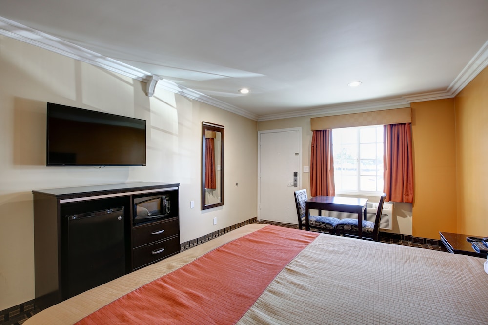 Ontario Inn & Suites 7/50