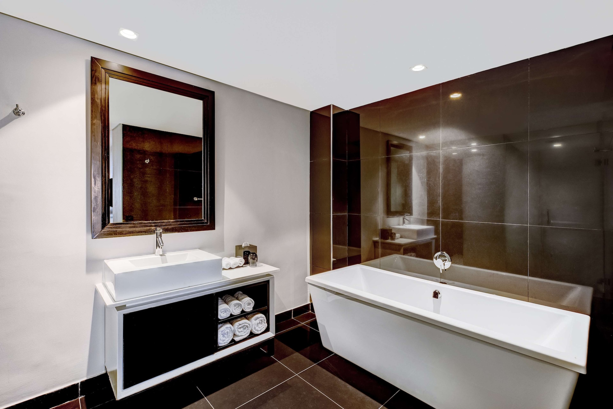 Suite, King Bed, Lounge Access, Radisson Blu Lagos Ikeja 4/7