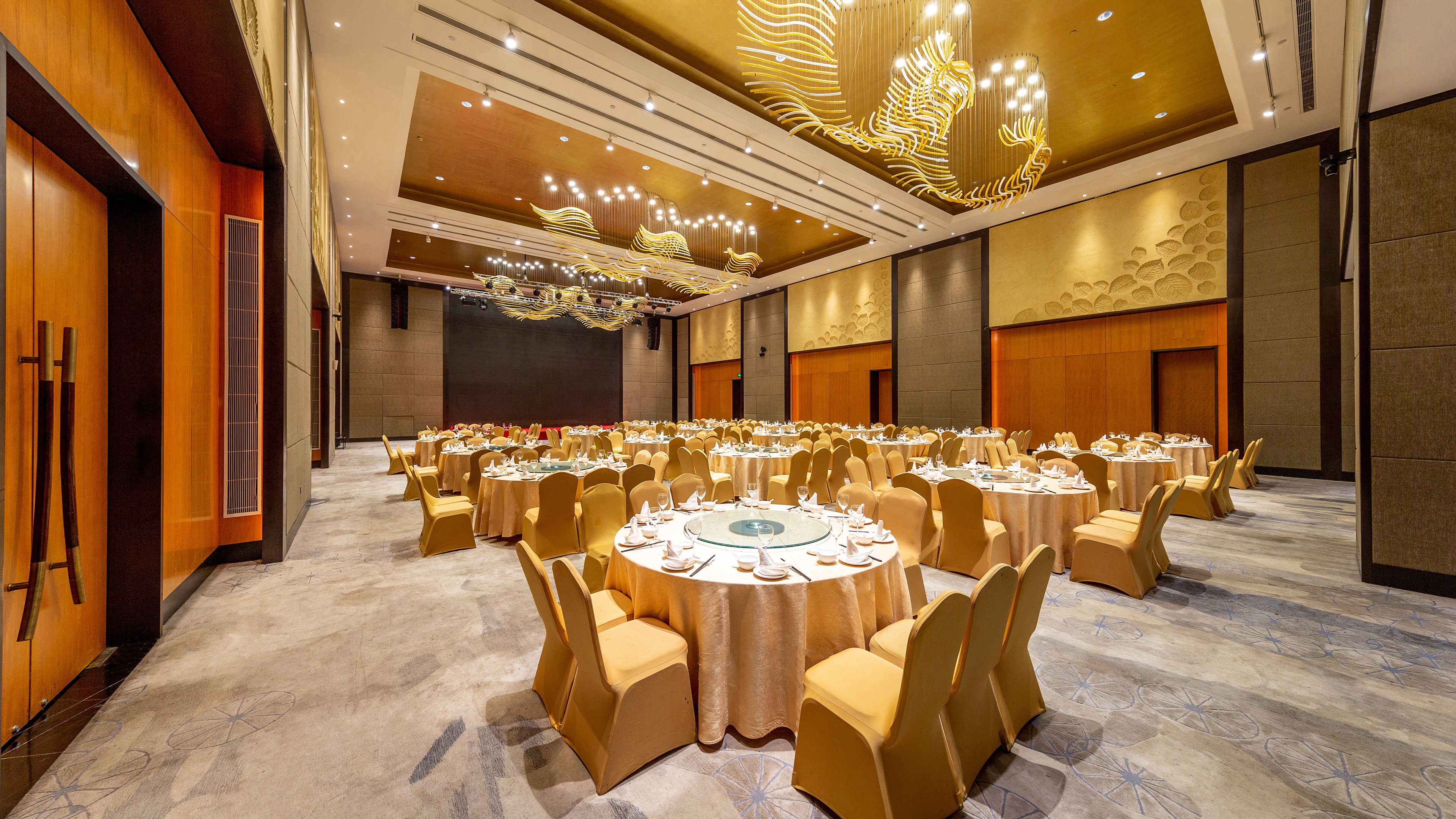 HOLIDAY INN NANJING XUANWU LAKE 66/77