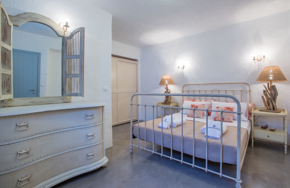 Aelia Paros Villas 8/50