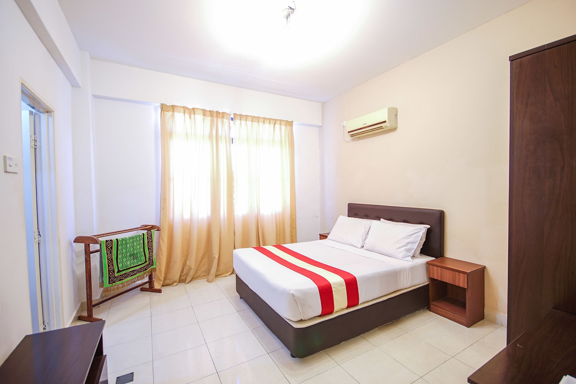 4 BEDROOMS, APARTMENT