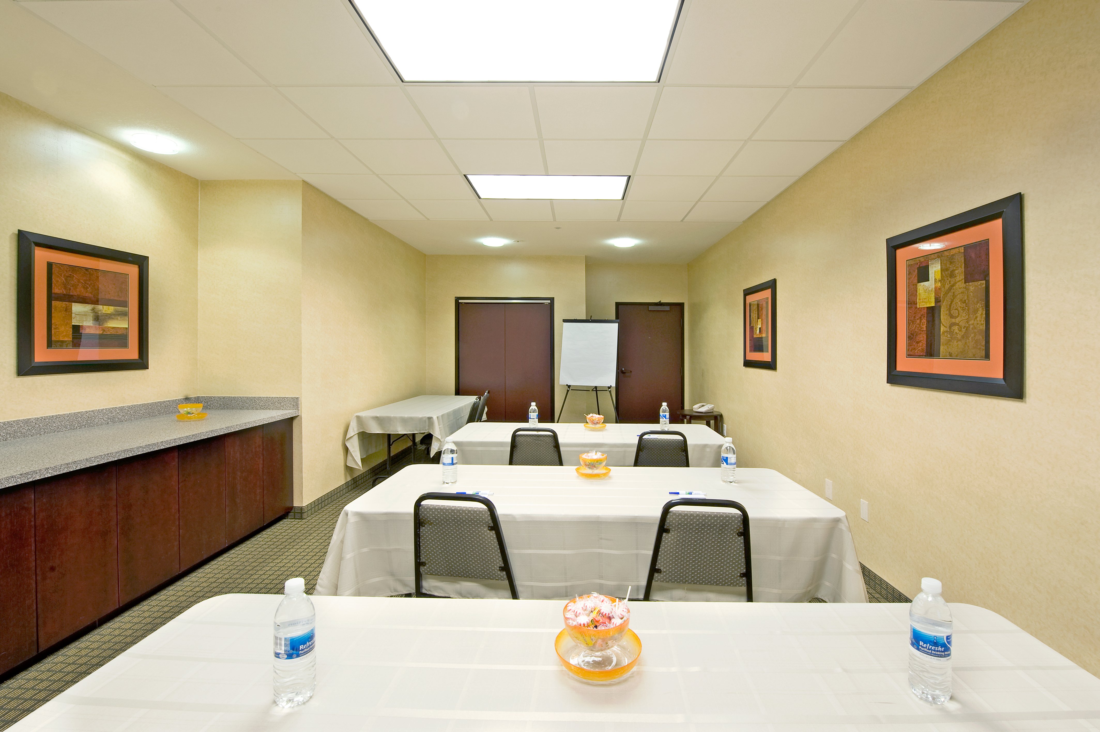 Holiday Inn Express Hotel Suites Willcox 46/53