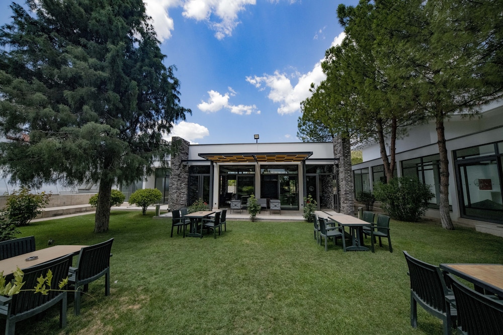 Herakles Thermal Hotel 54/57