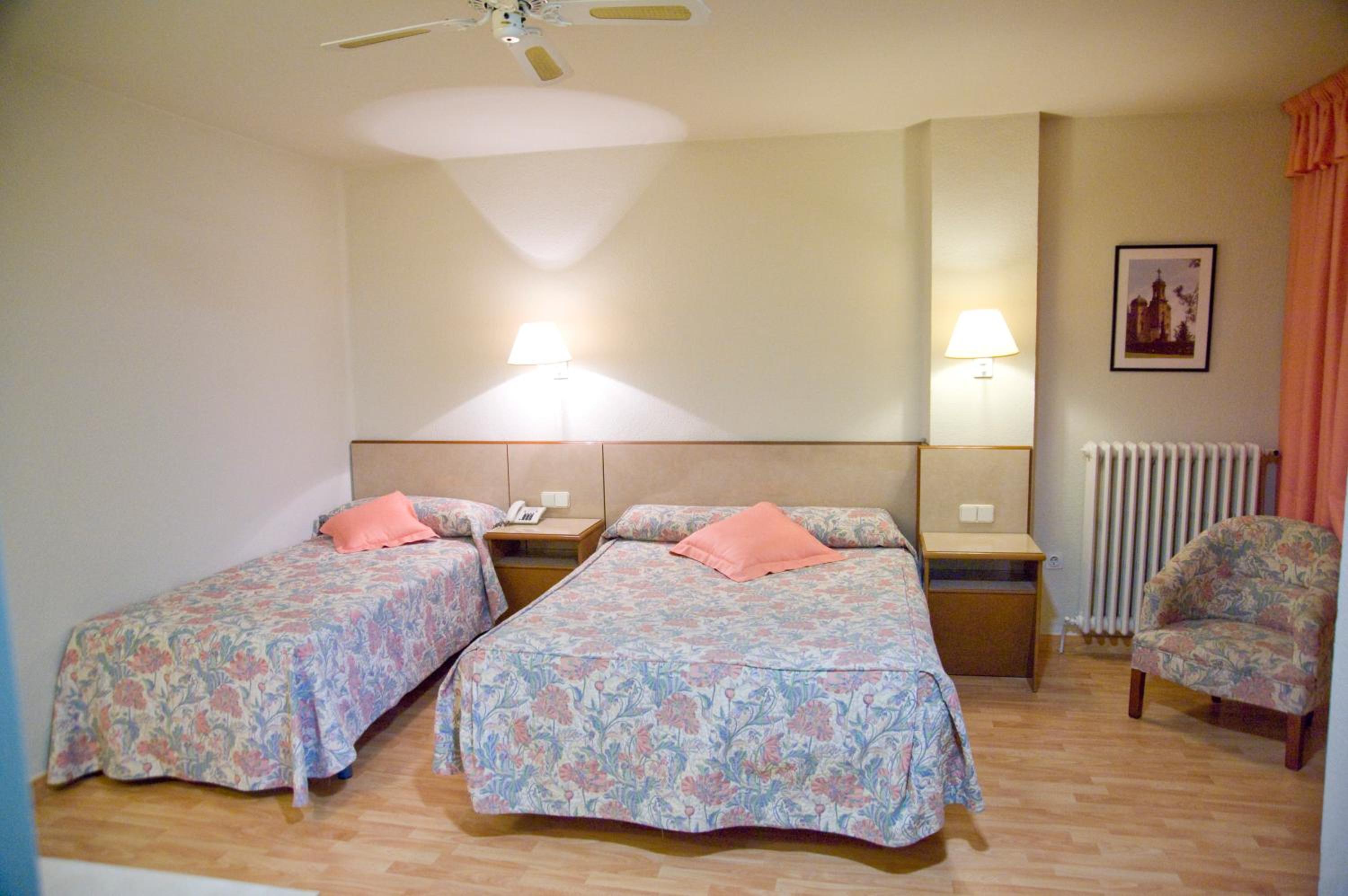 غرفة ثلاثية، Hotel Balaguer 5/8