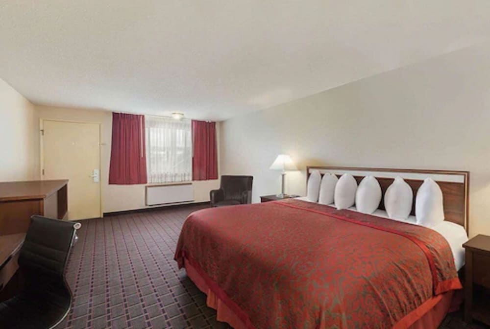 Days Inn By Wyndham Auburn 10/21