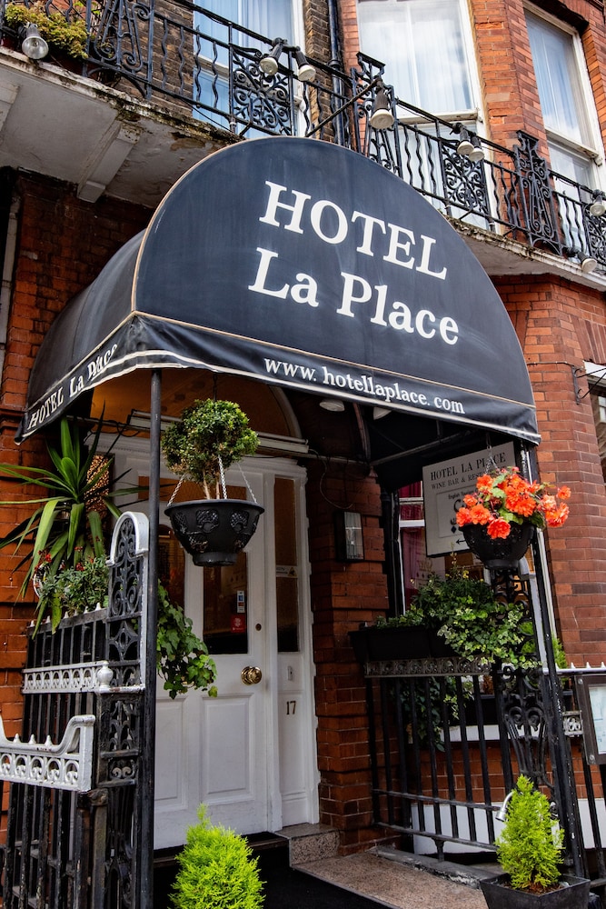 LA PLACE HOTEL 4/77