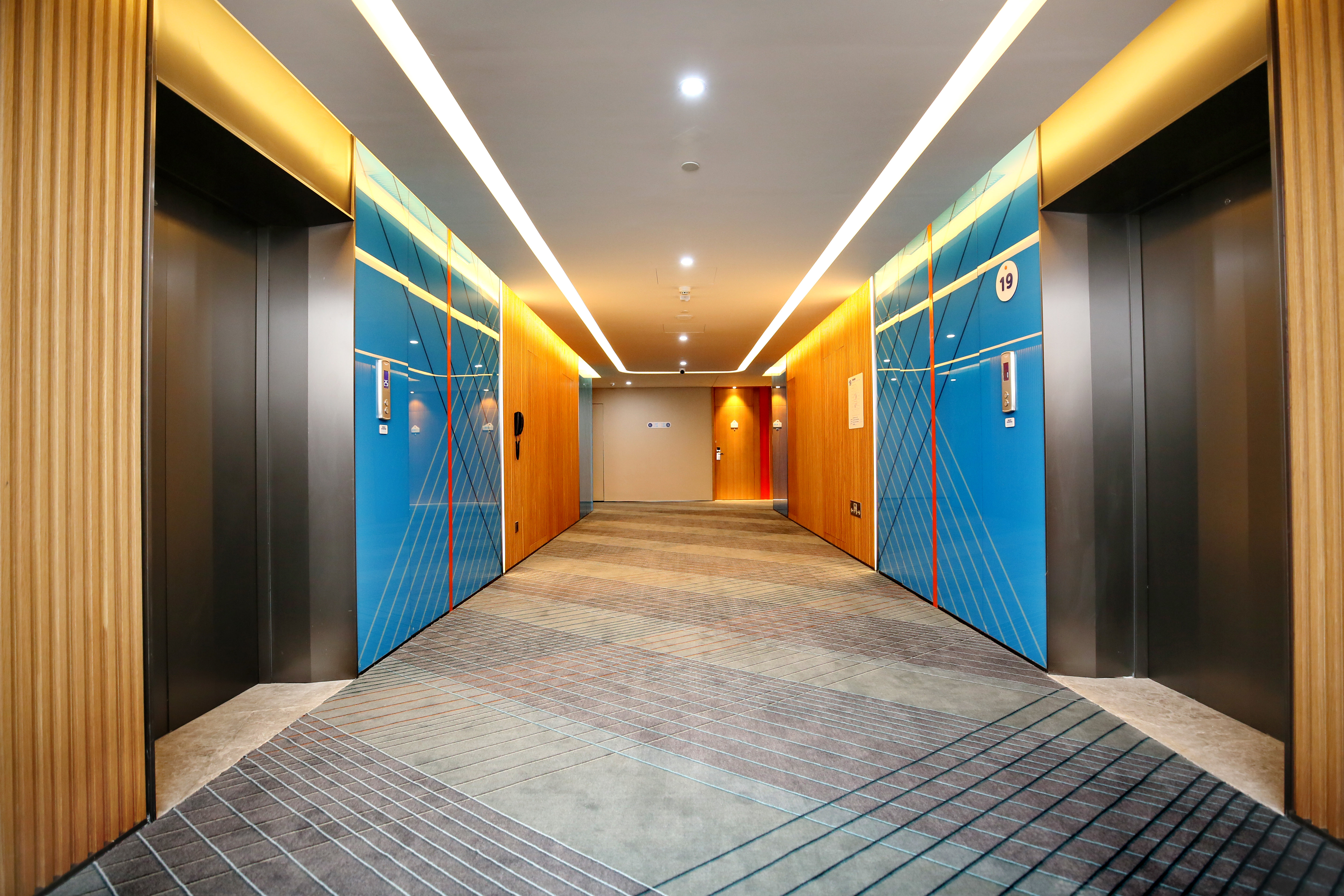 Holiday Inn Express Chengdu North Railway Station 64/68