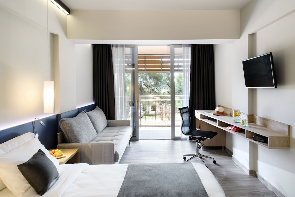 Blue Dolphin Hotel 36/44