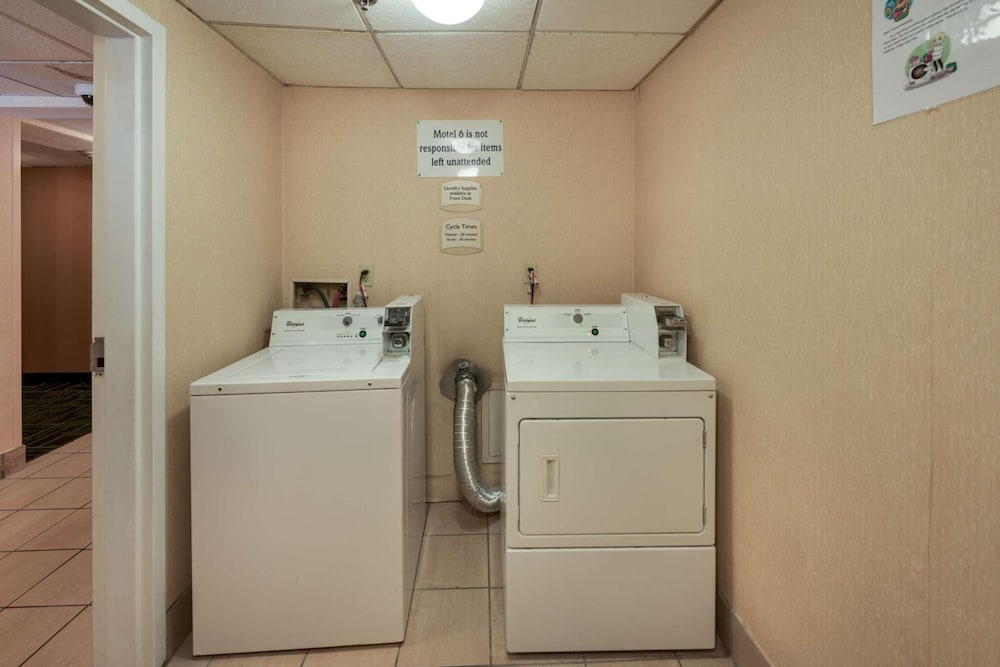 Motel6 Milford, CT 50/74