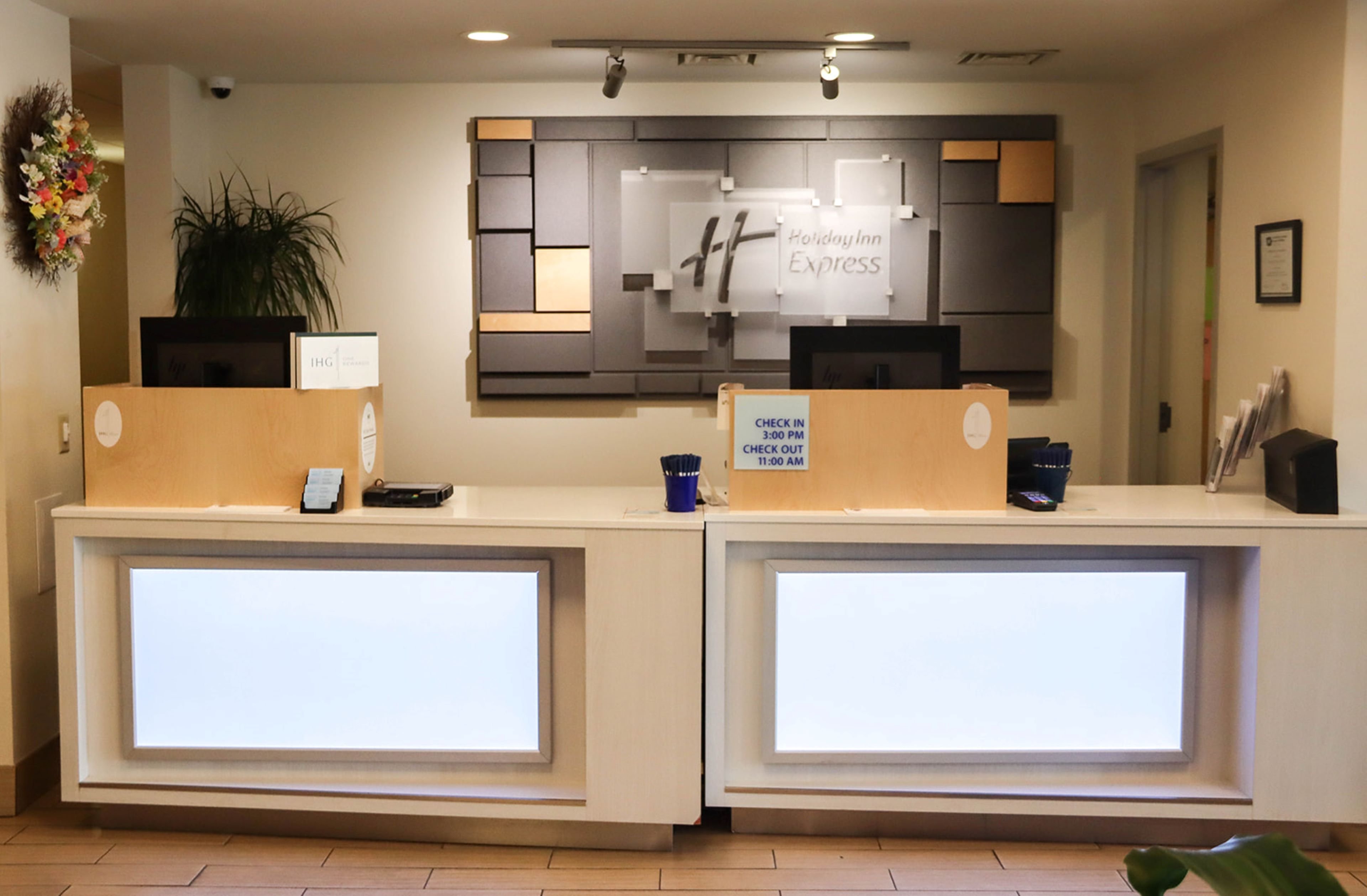 Holiday Inn Express Cedar Rapids Collins Rd 4/40