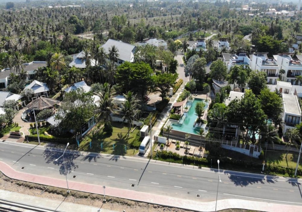 Pranaluxe Pool Villa Holiday Home 37/41
