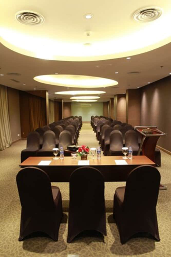 SOLL MARINA HOTEL SERPONG 54/64