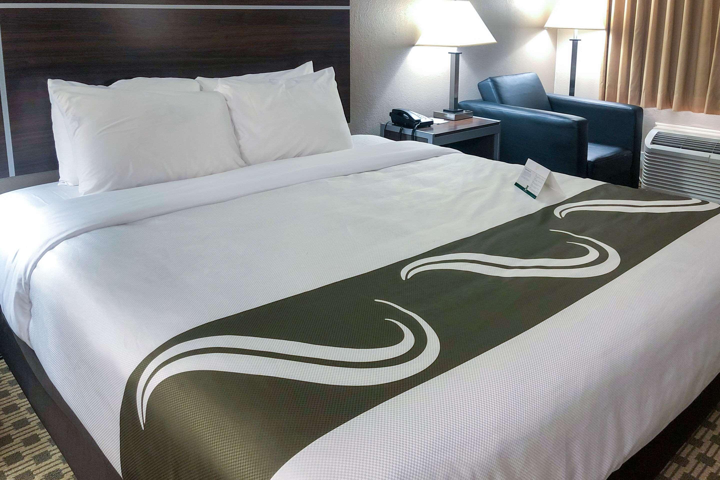Efficiency, King Bed, Accessible