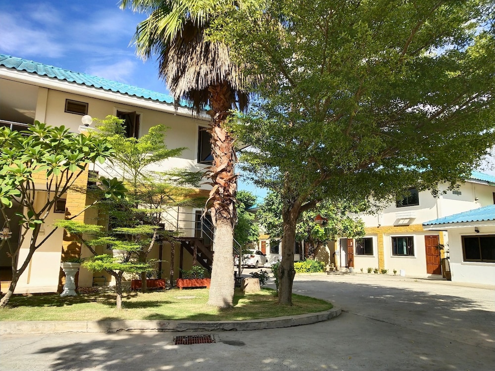 Fahproundfon Hotel 25/32