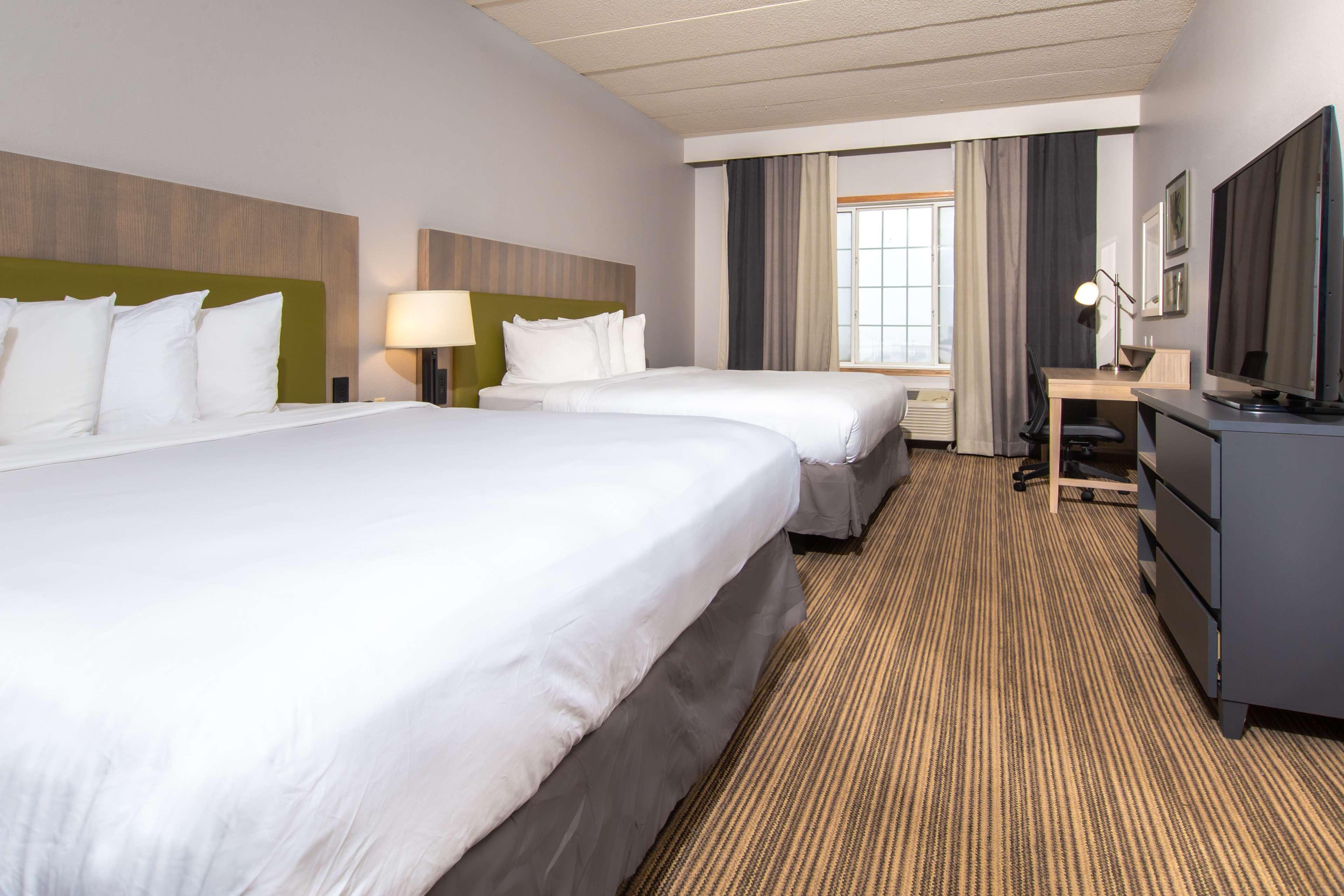 ROOM, 2 KING BEDS